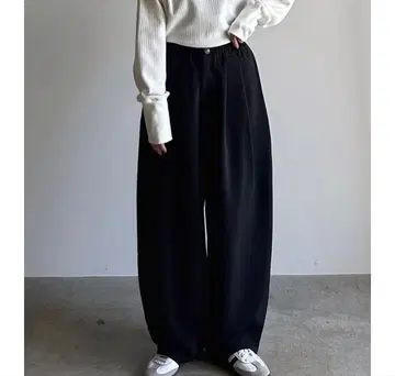 [ 미사용 새상품 ] two tuck cocoon pants