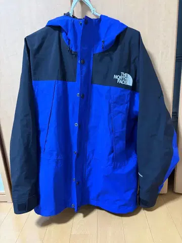 새상품급 THE NORTH FACE 마운틴 라이트 자켓 S 사이즈 블루