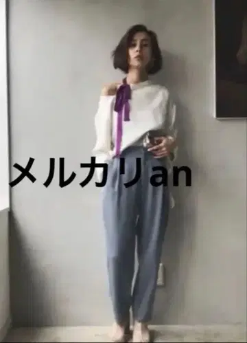 화이트 오프숄더 오부 소매 셔츠