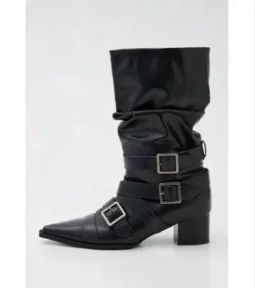 버클 달린 블랙 부츠