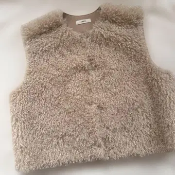 새상품! OHGA 베이지 퍼 베스트 F