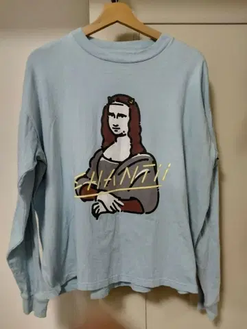 모나리자 프린트 스카이블루 롱 슬리브 T셔츠