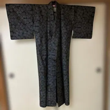 츠무기 카에데 단풍 패턴 기모노 다크 네이비 블랙