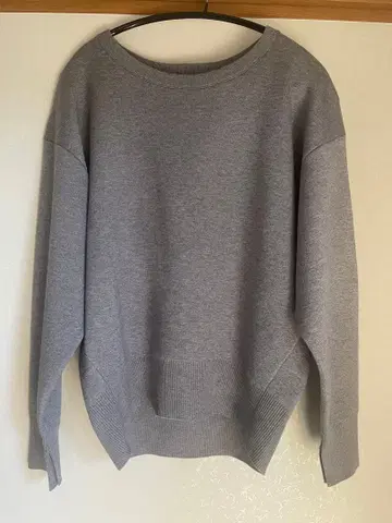 라 토탈리테 그레이 긴팔 니트 새상품급