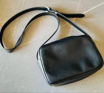 GU의 리얼 가죽 스퀘어 숄더백