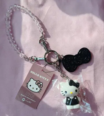 LOWRYSFARM HELLO KITTY 퀼팅 키 참 블랙