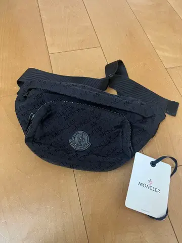 MONCLER 바디백 블랙