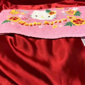 헬로키티 꽃무늬 타월 약 30cm x 80cm