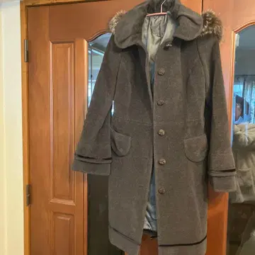 TOBECHIC 울 그레이 후드 부착 롱 코트 40