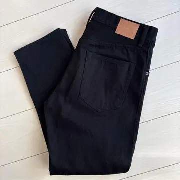 HATSKI / 하츠키 레귤러 테이퍼드 데님 블랙