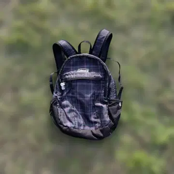 체크 무늬 백팩 (네이비 계열)