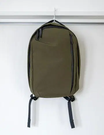 ALPAKA Metro Backpack과 HUB Pouch