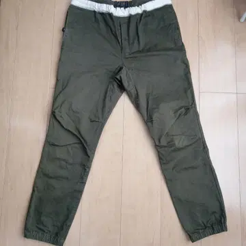 BEAMS 헬스장 팬츠 올리브