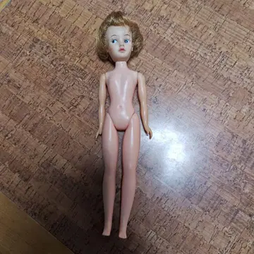 타미 타입 골드 컬러 머리 빈티지 인형
