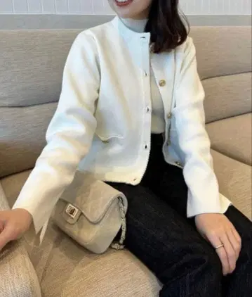화이트 노카라 자켓 골드 버튼
