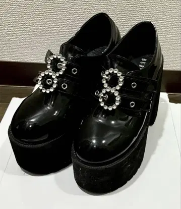 BUBBLES 더블 버클 통굽 신발