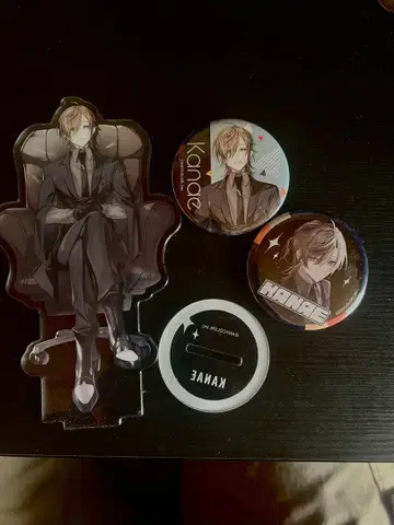 니지산지 카나에 아크릴 스탠드와 캔뱃지 세트