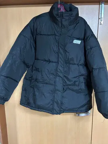 GATTEEN 블랙 다운 자켓