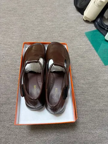 브라운 슬립온 로퍼