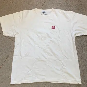 [ 술 마시는 클럽 CLUBSAKENOMITAI ] T셔츠 자수 베이지