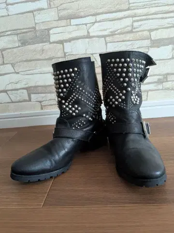 ZARA 스터드 부츠