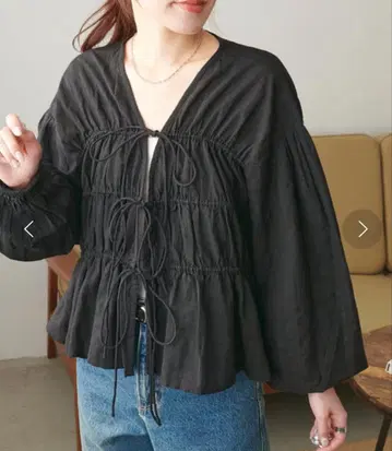 디스코트 india 도비 스트라이프 앞 리본 블라우스 블랙