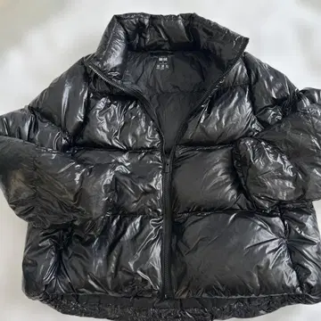 유니클로 울트라 라이트 다운 광택 블랙 M 경량 아우터