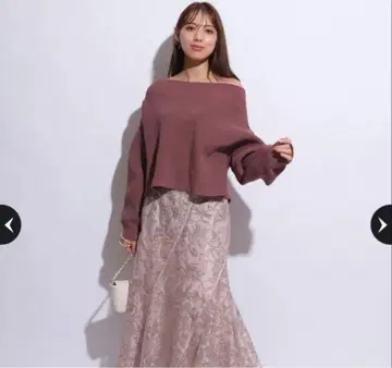 Mystrada 마이 스트라다 크롭 오프숄더 니트