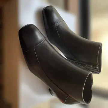 블랙 사이드 지퍼 부츠 중간 힐