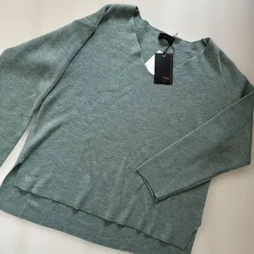 미사용 새상품 Aga 모스그린 V넥 긴팔 스웨터 M 사이즈