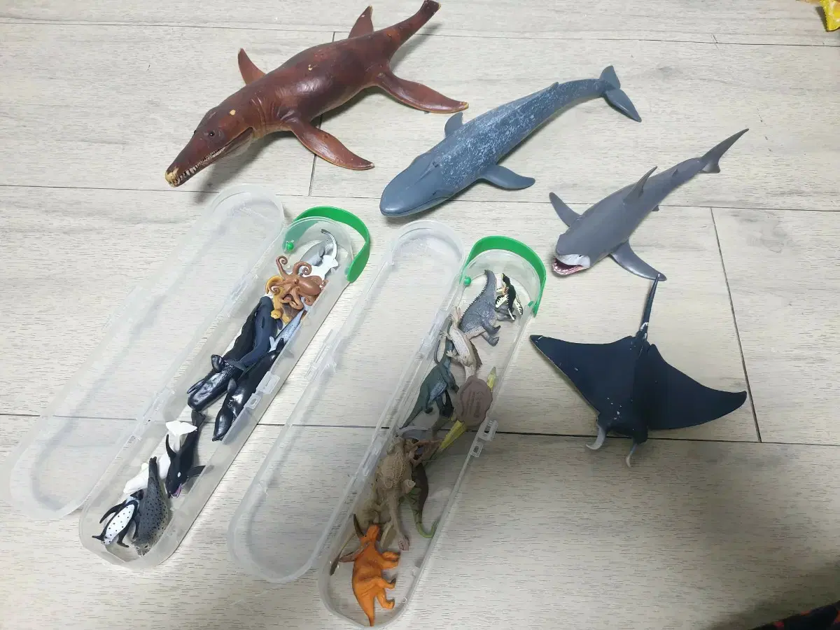Collecta marine life, dinosaurs, etc., including mini 2 sets, bulk