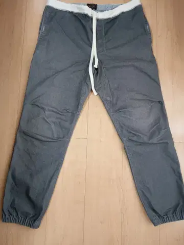 BEAMS 헬스장 팬츠 그레이