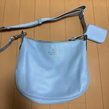 새상품급 kate spade 라이트 블루 숄더백 파우치 포함
