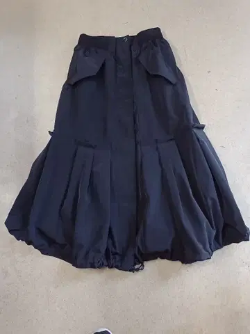 블랙 플레어 스커트 포켓 부착