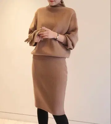 베이지 니트 셋업 하이넥