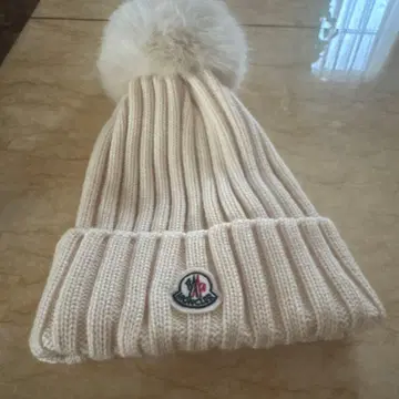 Moncler 아이보리 베이지 퍼 니트 모자