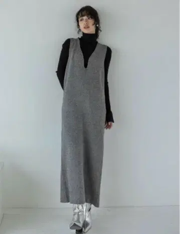 [세탁기 세탁 가능] 밀라노 리브 변형 키넥 I라인 니트 원피스