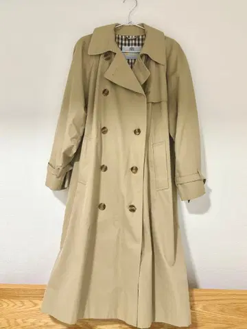 아쿠아 스큐텀 베이지 트렌치코트