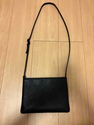 Hushtag 블랙 가죽 사코슈