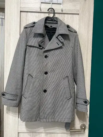 그레이 체크 무늬 트렌치코트
