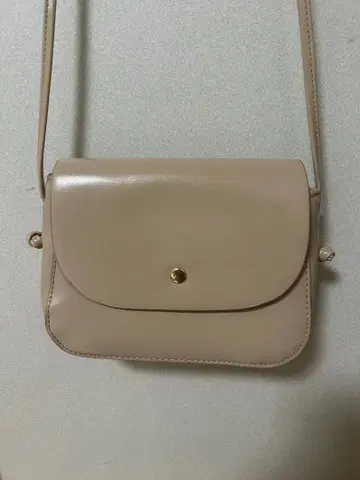 베이지 숄더백