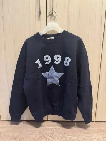 티나:jojun 1998 자수 네이비 맨투맨