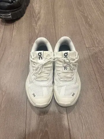 On THE ROGER Pro 27cm 화이트/그린