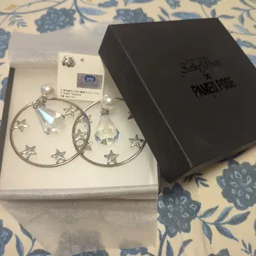 파메오 포즈 세일러문 25주년 콜라보 귀걸이