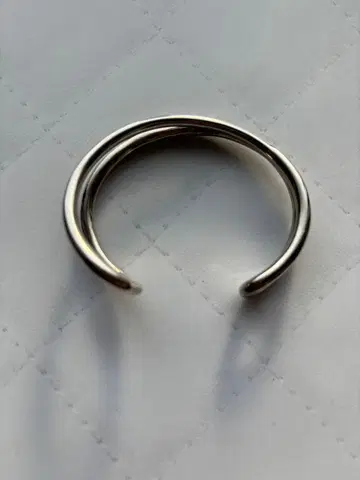 PHILIPPE AUDIBERT 뱅글 트위스트 디자인