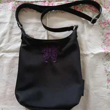 나비 자수 나일론 숄더백