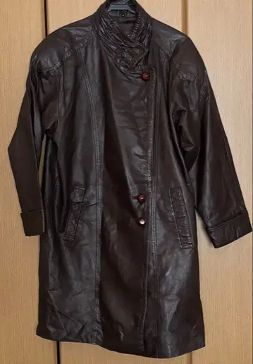 다크 브라운 롱 가죽 코트