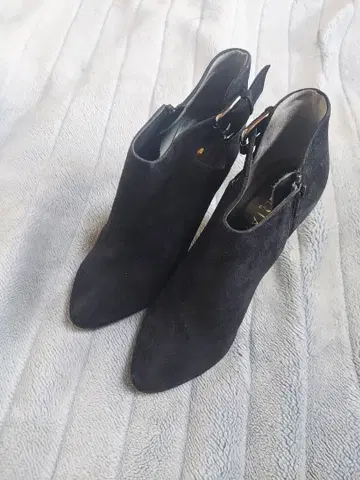 DIANA 다이애나 숏부츠 25cm 블랙 스웨이드 느낌 힐