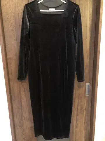 INSIIS 다크 그레이 벨벳 원피스