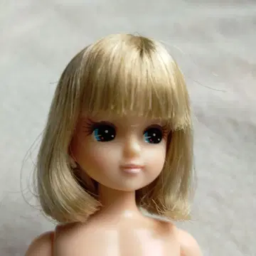 리카짱 인형 본체 금발 밥 빨간색 카메라